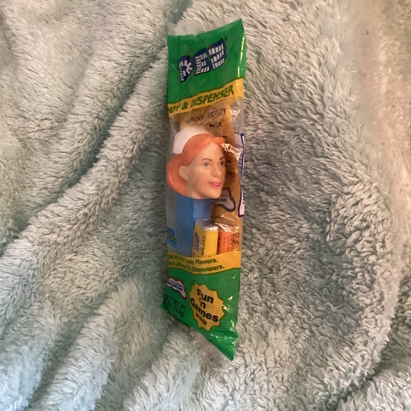 Lot of NEW in Packages 7 PEZ Candy & Dispensers - Picture 6 of 8